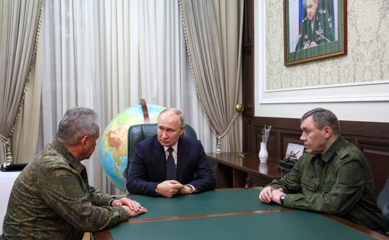 Владимир Путин на встрече с Сергеем Шойгу и Валерием Герасимовым