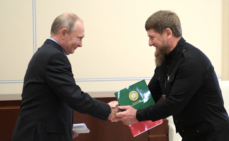 Одним из виноватых в любой момент может стать глава Чечни Рамзан Кадыров (справа), считает эксперт