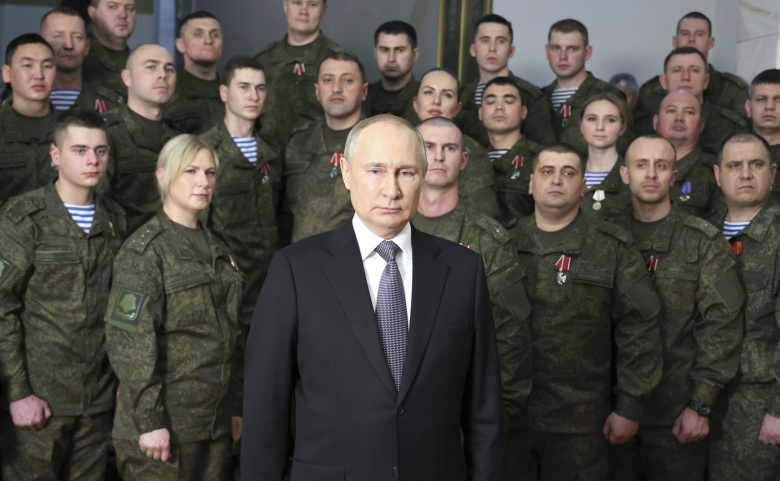 В таком окружении Владимир Путин записал для россиян новогоднее обращение в разгар войны