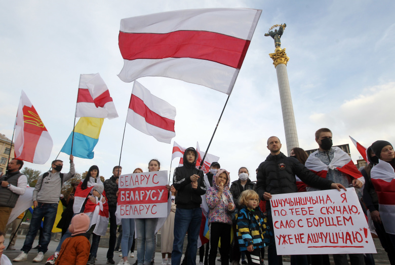 Митинг солидарности с протестующими в Белоруссии в Киеве. Фото: Serg Glovny / ZUMA Wire / TASS