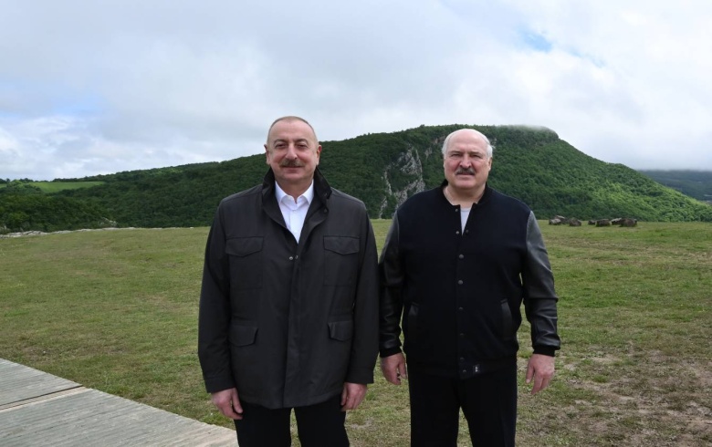Президент Азербайджана Ильхам Алиев с Александром Лукашенко в Нагорном Карабахе, 17 мая 2024 года