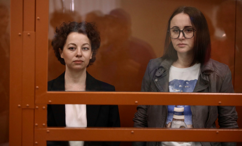 Женя Беркович и Светлана Петрийчук в зале суда
