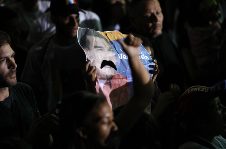 Сторонники Николоса Мадуро на площади Каракаса. Фото: Carlos Garcia Rawlins / Reuters