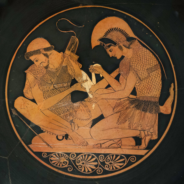 Воин, перевязывающий рану товарища. Роспись на древнегреческой вазе, V век до н. э.