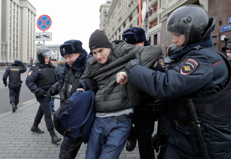 Задержание на митинге сторонников Мальцева в Москве. Фото: Tatyana Makeyeva / Reuters