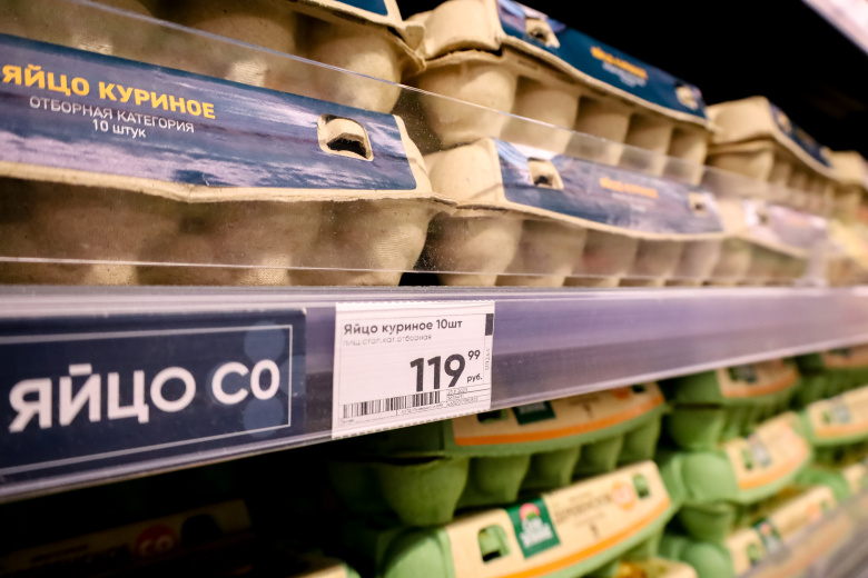 Куриные яйца на полках московского супермаркета, конец ноября 2023 года