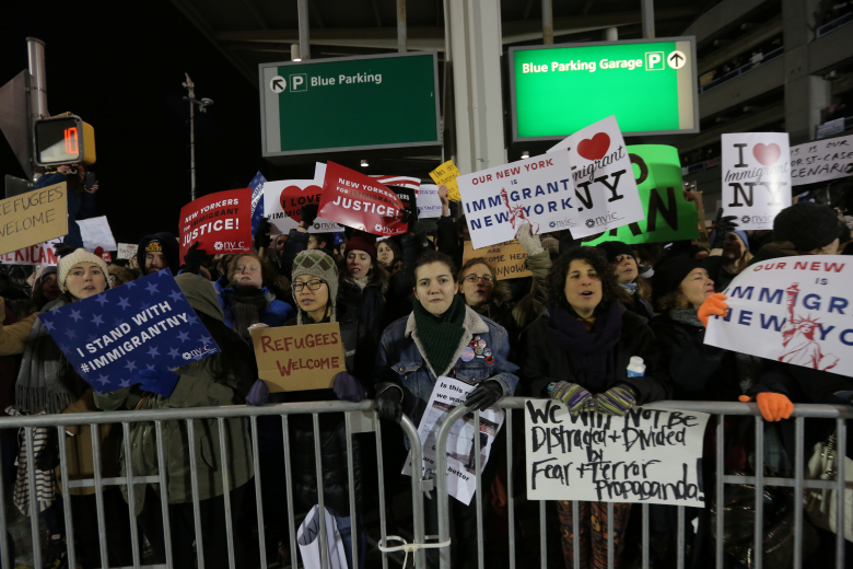 Акция протеста в аэропорту Нью-Йорка