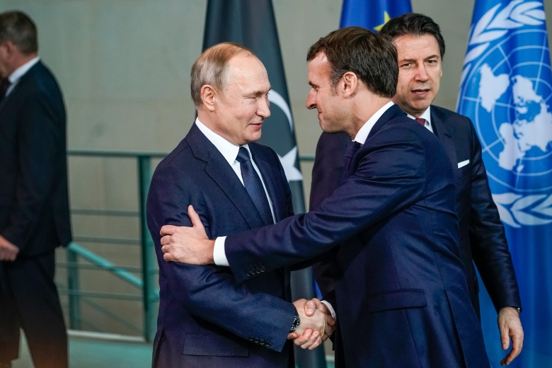 Владимир Путин и Эмманюэль Макрон, фото 2020 года