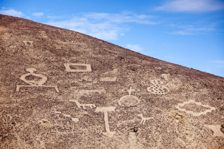 Геоглифы в национальном заповеднике Пампа-дель-Тамаругаль в Чили. Фото: Holger Leue / Corbis / Getty Images