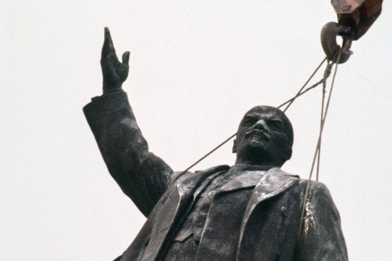 Демонтаж памятника Владимиру Ленину в Риге, 1991 год. Фото: Imago / Global Look Press