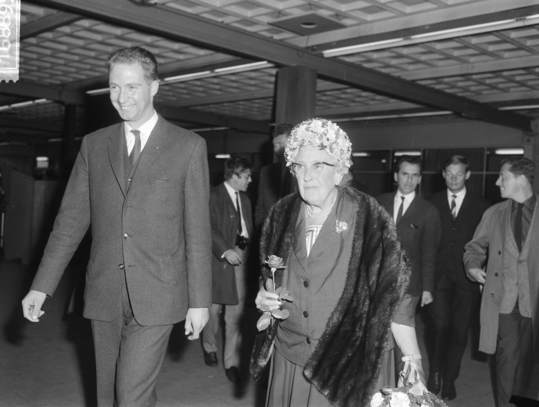 Агата Кристи в аэропорту Схипхол, Амстердам, 17 сентября 1964 года