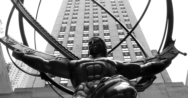 Статуя Атланта в Нью-Йорке, фото статуи было использовано на обложке книги "Атлант расправил плечи". Фото: wikipedia.org