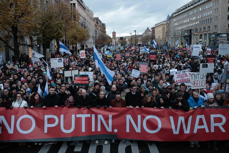 Антивоенный митинг российской оппозиции в Берлине, 17 ноября 2024 года