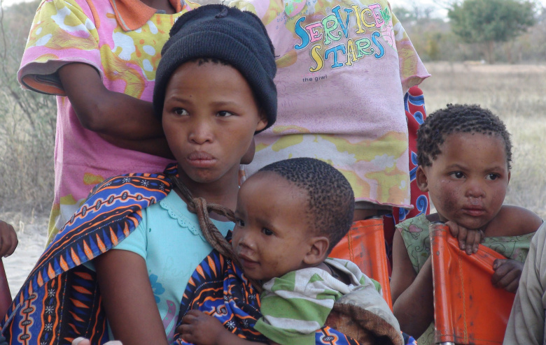 Семья народности хадзабе (Танзания)