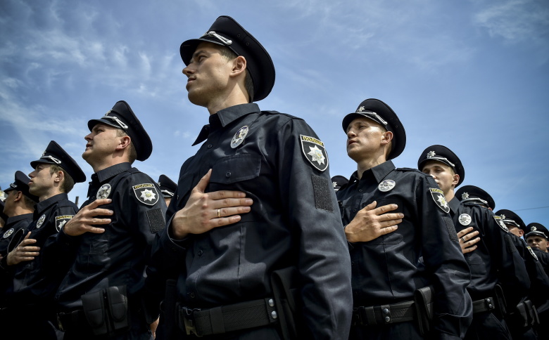Сотрудники патрульной полиции на церемонии принесения присяги на Софиевской площади.