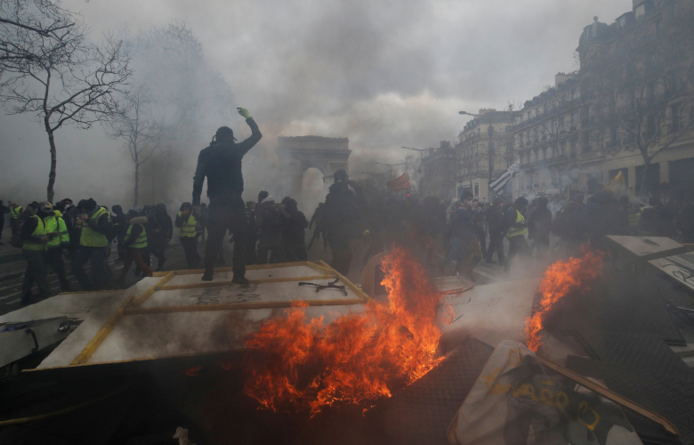 Демонстрация "желтых жилетов" в Париже. Фото: Philippe Wojazer / Reuters
