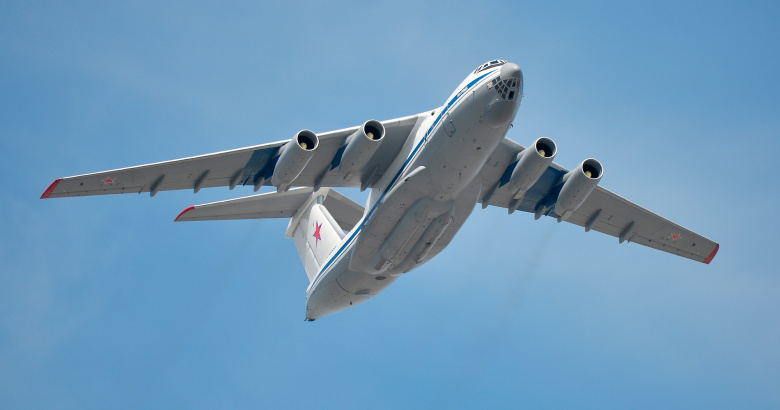 Тяжелый военно-транспортный самолет Ил-76.