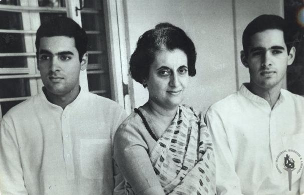 Раджив Ганди, Индира Ганди и Санджай Ганди. Фото: wikipedia.org