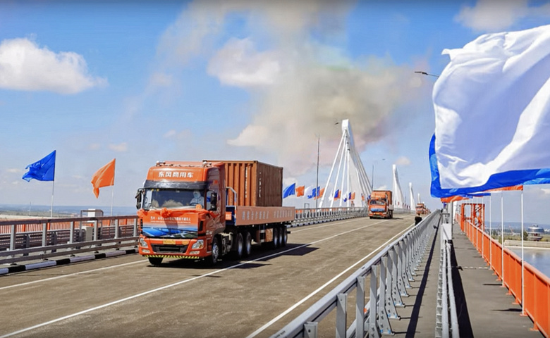 В Благовещенске открыт первый автомобильный мост между Россией и Китаем, 10 июня 2022 года