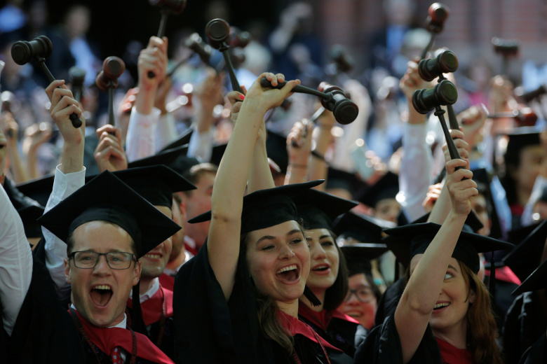 Выпускники в Гарвардском университете в Кембридже, штат Массачусетс. Фото: Brian Snyder / Reuters