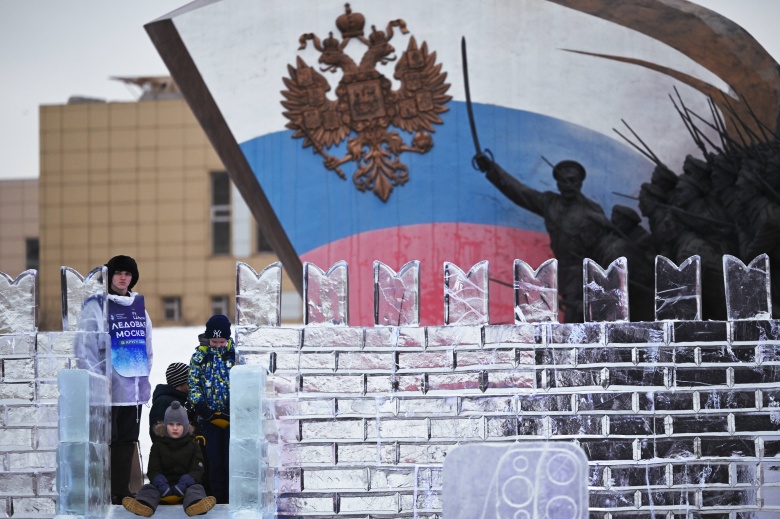 Дети на ледяном фестивале в Москве 29 декабря 2024 года