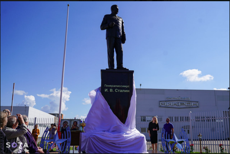 Памятник Сталину был открыт 15 августа 2023 года на заводе «Микрон» в Великих Луках (Псковская область)