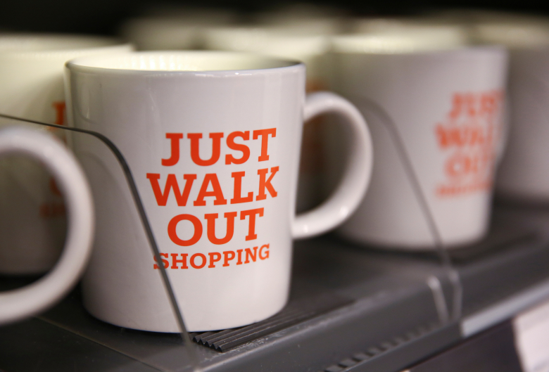 Полки Amazon Go. Фото: Lindsey Wasson / Reuters