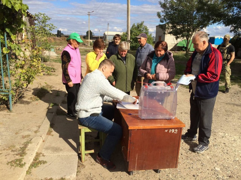 Работа выездных комиссий на референдуме в Новой Каховке, Херсонская область
