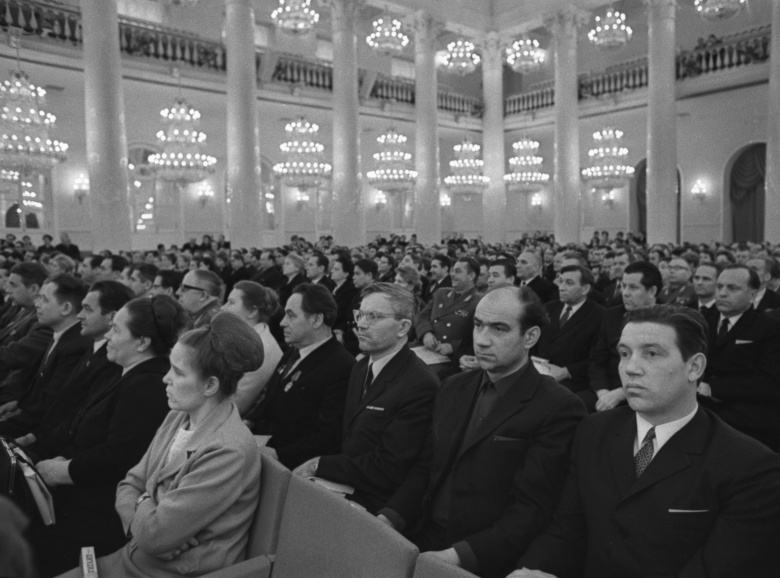 Участники конференции в Колонном зале Дома союзов, 1971 год. Фото: Владимир Мусаэльян / ТАСС