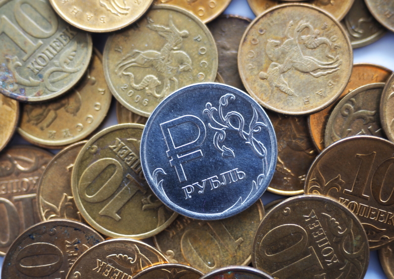 Российский рубль и монеты номиналом 10 копеек
