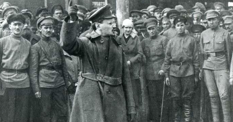 Лев Троцкий выступает перед солдатами Красной Армии. Фото: wikipedia.org