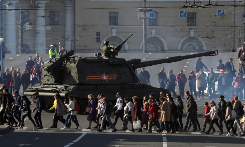 Репетиция парада Дня Победы в Санкт-Петербурге. Фото: Anton Vaganov / Reuters