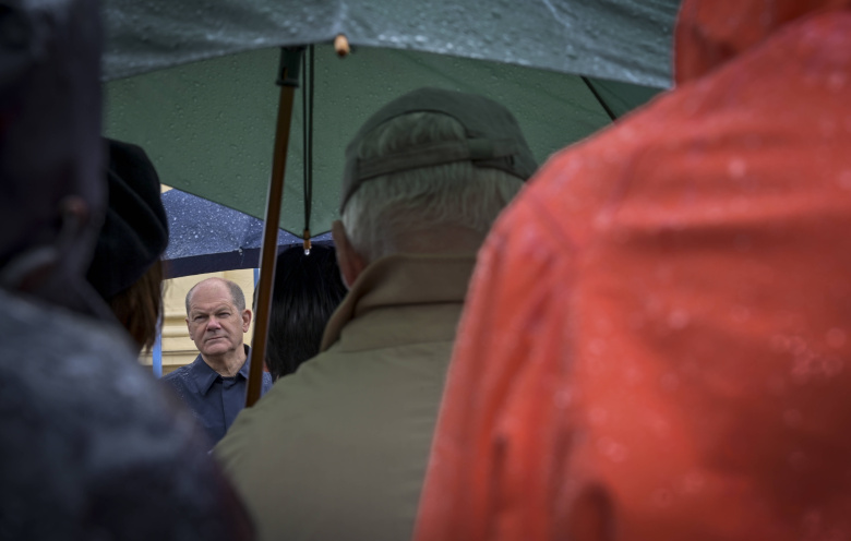 Канцлер Германии Олаф Шольц на выступлении перед избирателями в Потсдаме, 29 мая 2022 года