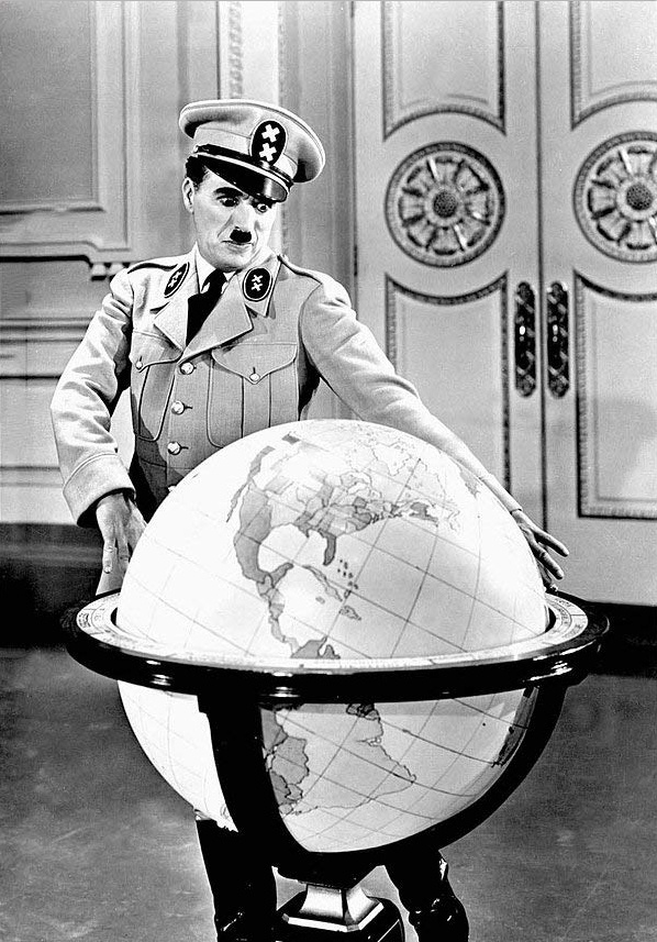 Кадр из фильма Чарли Чаплина «Великий диктатор» (1941)