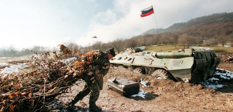 На позициях федеральных сил под Самашками. Чечня, декабрь 1990.