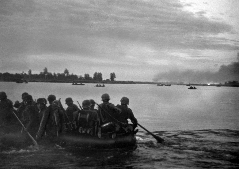 Немецкие солдаты на реке Буг в Белоруссии, 22 июня 1941 год. Фото: Interfoto / PHOTAS / ТАСС