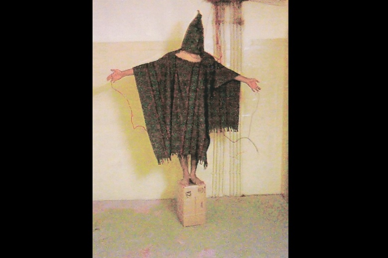 Одна из самых скандально известных фотографий пыток в Абу-Грейб
