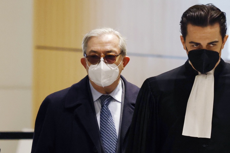 Жильбер Азибер перед началом судебного заседания. Фото: Yoan Valat / EPA / TASS