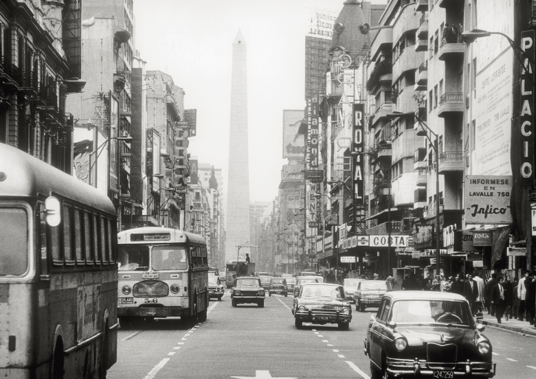 Буэнос-Айрес. 1970. К середине 1970-х годов Аргентина оказалась в состоянии глубокого экономического и политического кризиса.