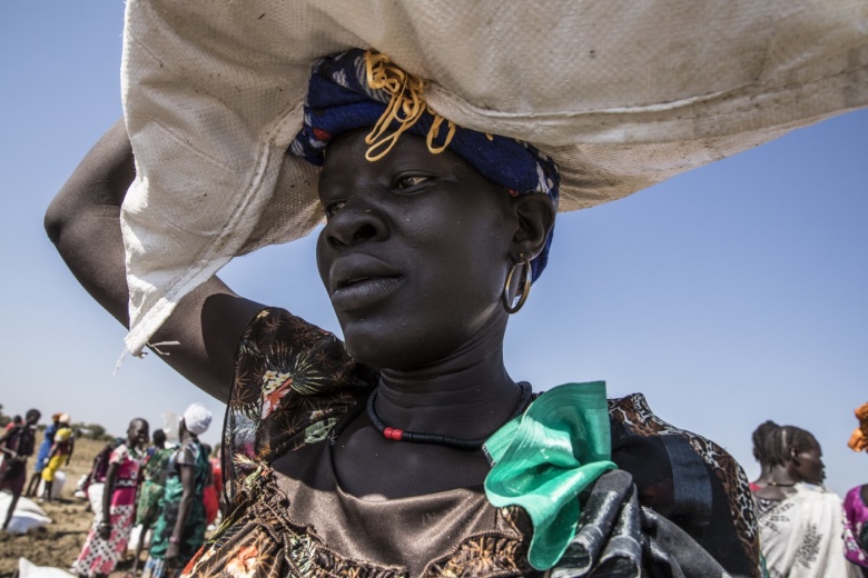 Раздача еды в Судане. Фото: Gabriela Vivacqua / WFP