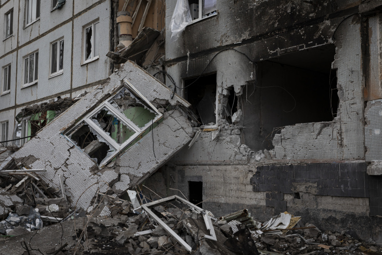 После обстрела жилого дома в Харькове