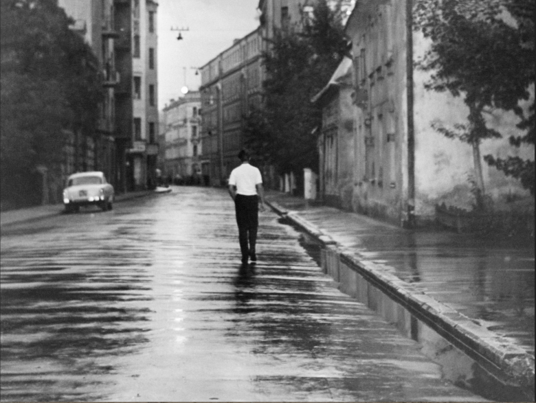 Кадр из фильма Марлена Хуциева "Мне 20 лет" ("Застава Ильича", 1964)