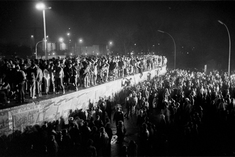 Разрушение Берлинской стены, 1989 год. Фото: Norbert Michalke / Global Look Press
