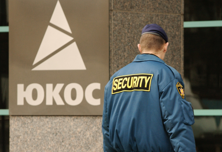 Обыск в главном офисе НК ЮКОС, 2004. Фото: Юрий Машков / ИТАР-ТАСС