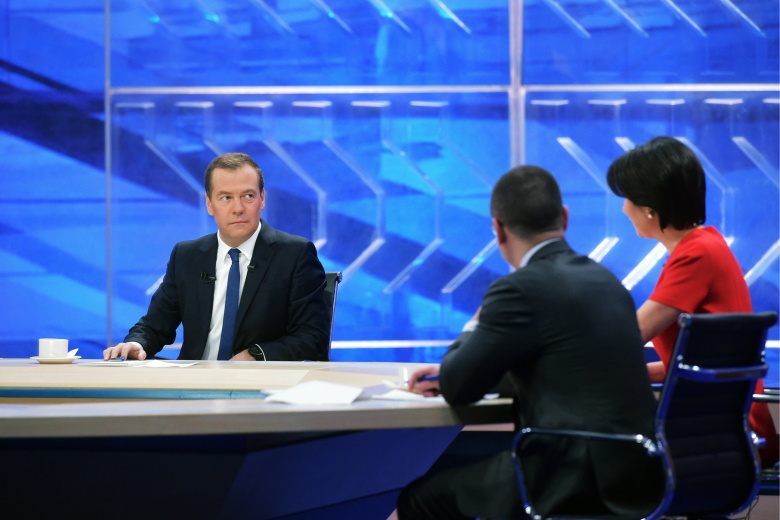 Премьер-министр России Дмитрий Медведев во время интервью, посвященного итогам работы правительства в 2017 году. Фото: Астафьев / Пресс-служба правительства РФ / ТАСС