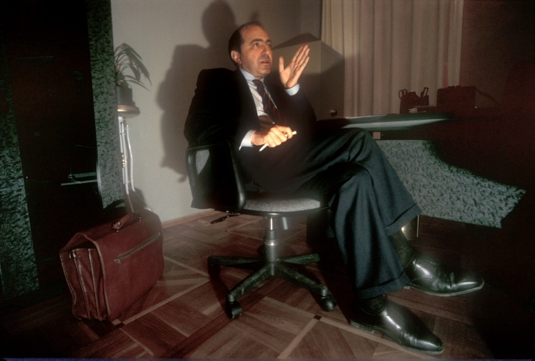 Борис Березовский в своем рабочем кабинете, 1996. Фото: Сергей Воронин / Коммерсантъ