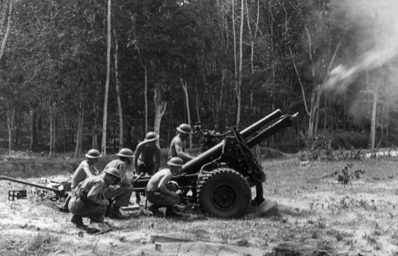 Британские и австралийские солдаты во время военной операции против японцев, Малайя, 1942. Фото: AP / TASS