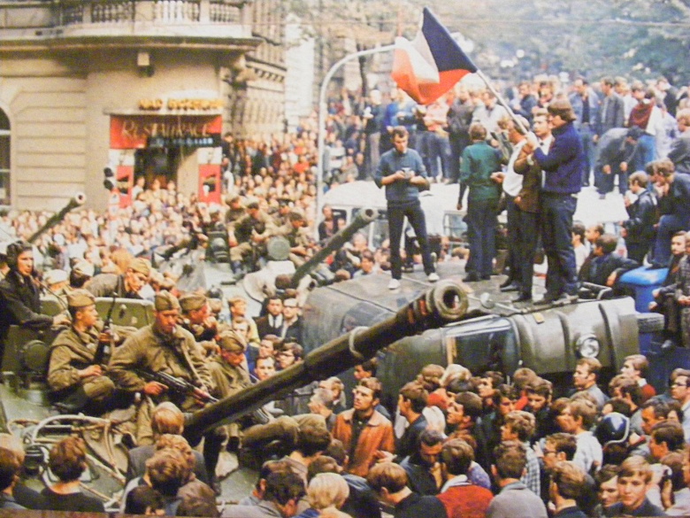 Советские танки в Праге, август 1968
