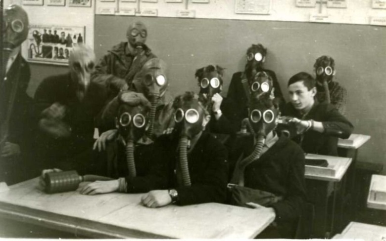 Урок начальной военной подгтовки (НВП) в советской школе