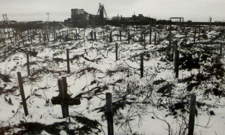 Могилы убитых участников воркутинских волнений 1953 г.